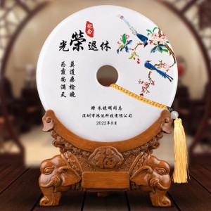 保安退休了，该送什么礼物？