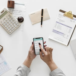 公司送小礼品买什么好一点? 公司年会送什么纪念品更受欢迎？